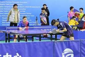 意大利赛车手罗西回忆马拉多纳：我曾单膝跪地亲吻他的左脚